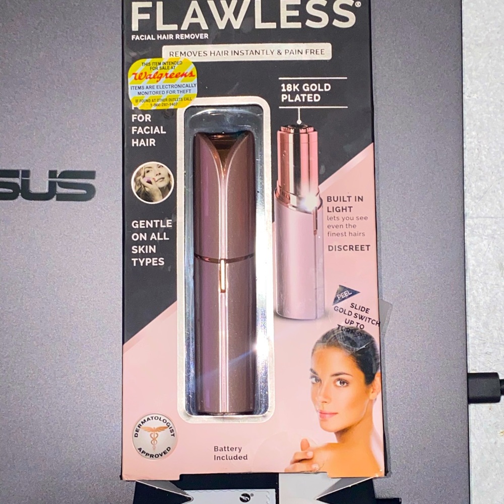 OPEN BOX Flawless Facial Hair Remover